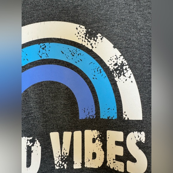 Gray Long Sleeve Shirt with "GOOD VIBES" Blue Rainbow Graphics Women's Medium M - Picture 7 of 10